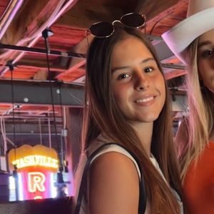 Meet your Posher, Adriana